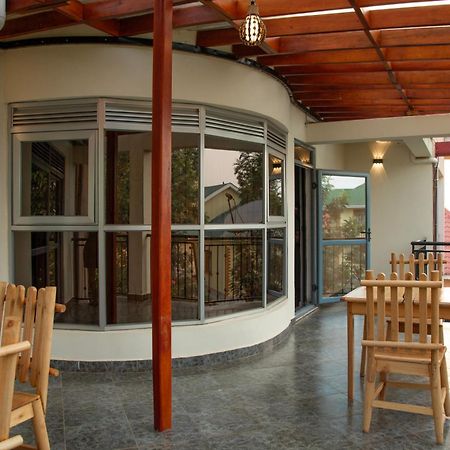 Silver Oaks Hotel Boma Fort Portal Exterior photo