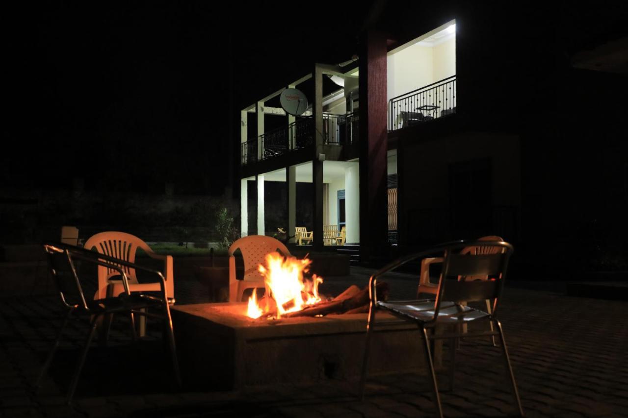 Silver Oaks Hotel Boma Fort Portal Exterior photo