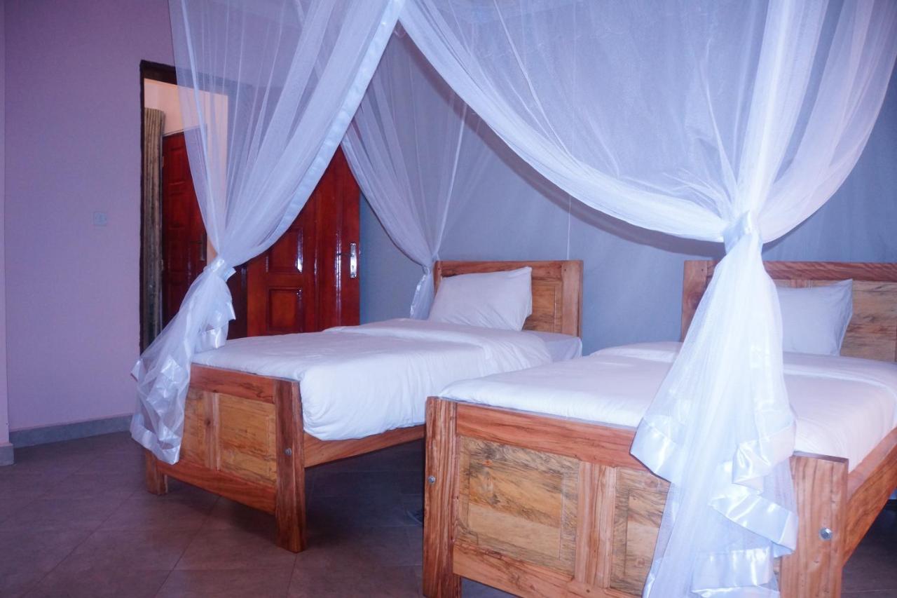 Silver Oaks Hotel Boma Fort Portal Exterior photo