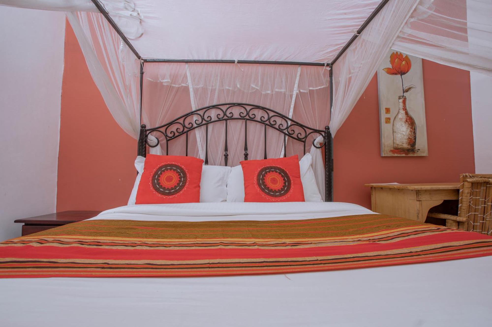 Silver Oaks Hotel Boma Fort Portal Exterior photo