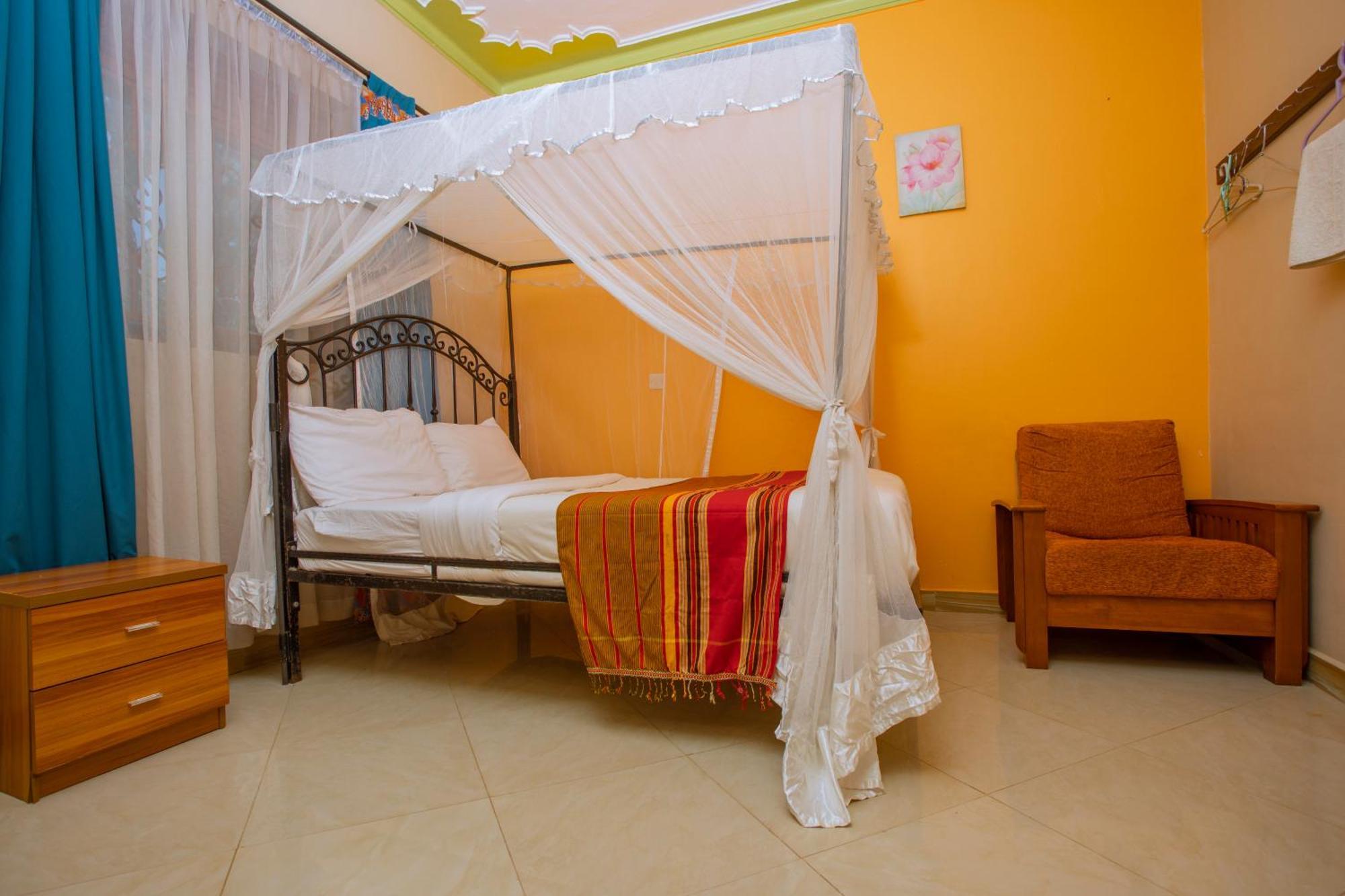 Silver Oaks Hotel Boma Fort Portal Exterior photo
