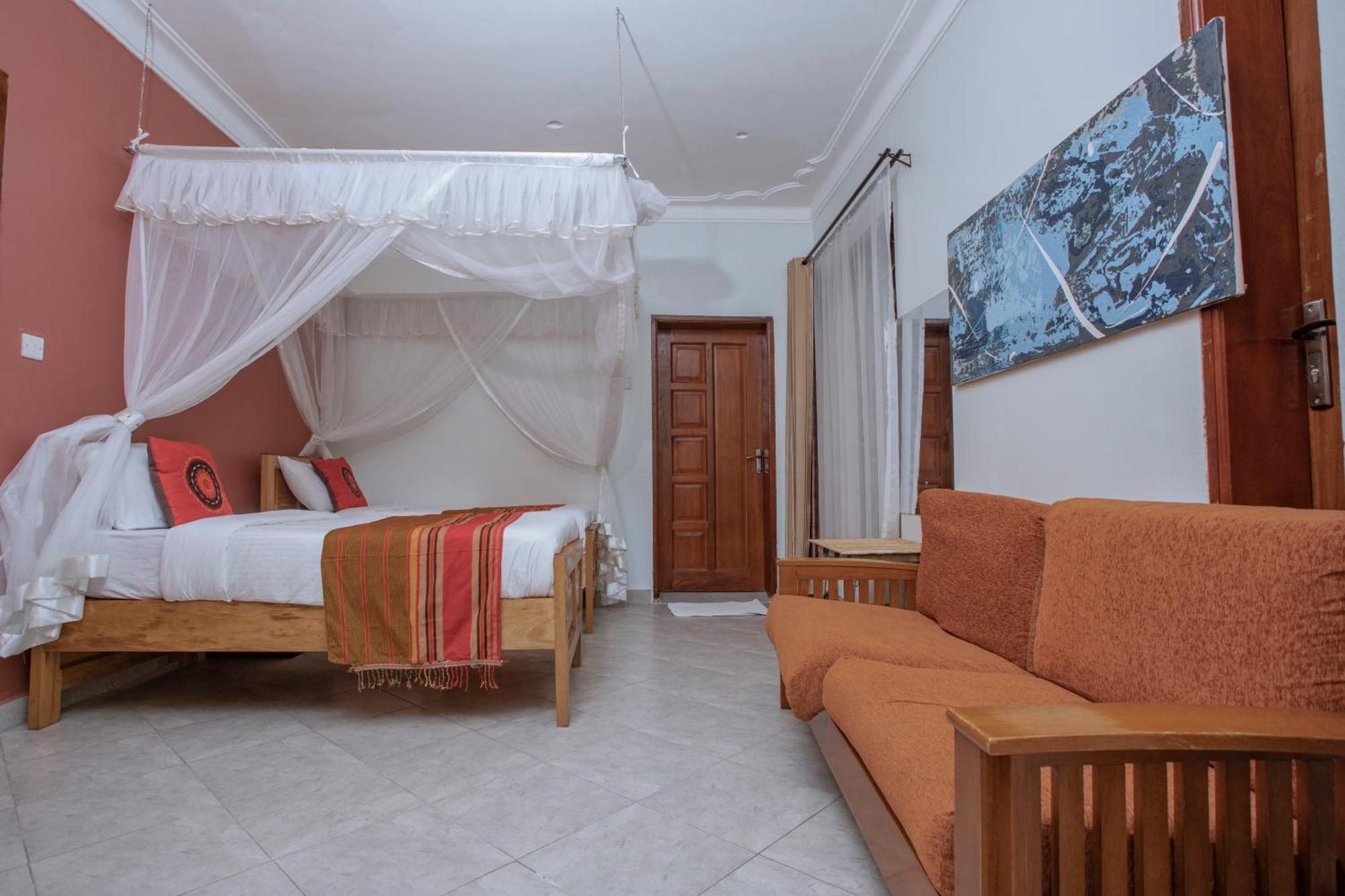 Silver Oaks Hotel Boma Fort Portal Exterior photo