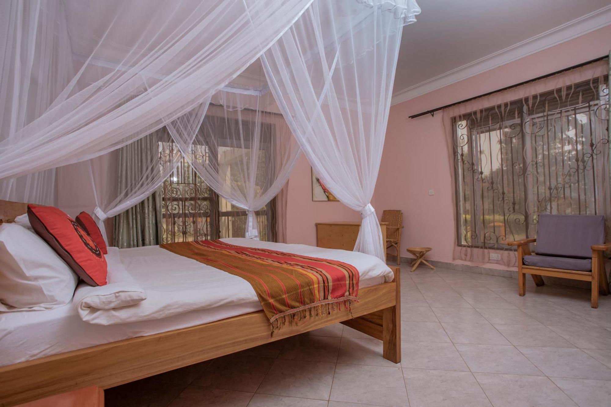 Silver Oaks Hotel Boma Fort Portal Exterior photo
