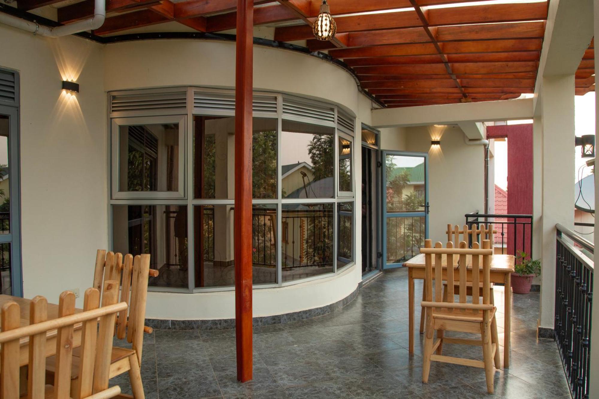 Silver Oaks Hotel Boma Fort Portal Exterior photo