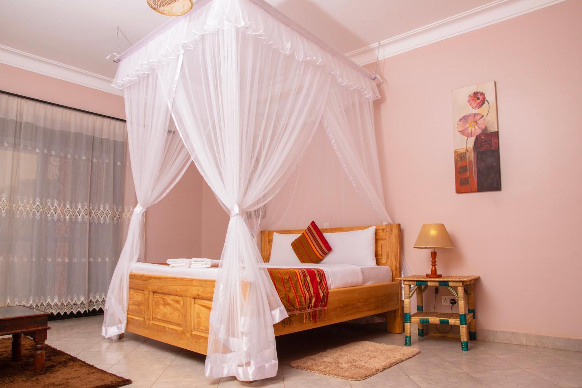 Silver Oaks Hotel Boma Fort Portal Exterior photo