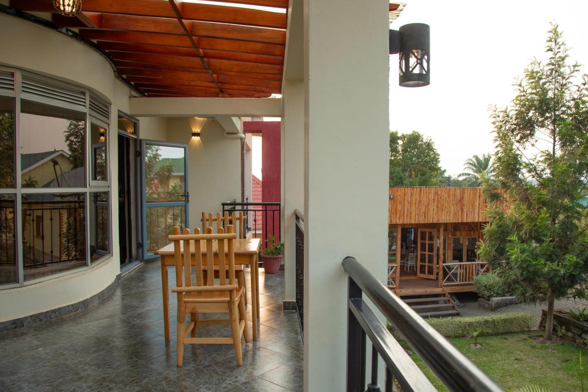 Silver Oaks Hotel Boma Fort Portal Exterior photo